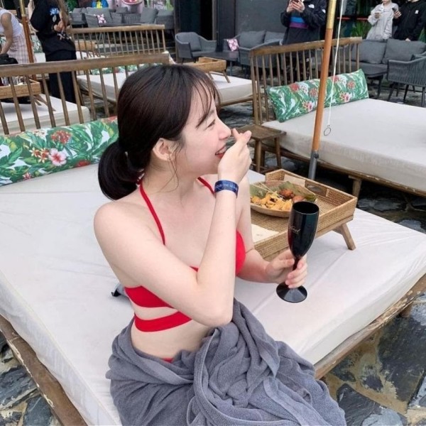 잘나가는 치어리더 하지원의 비키니 이미지 3
