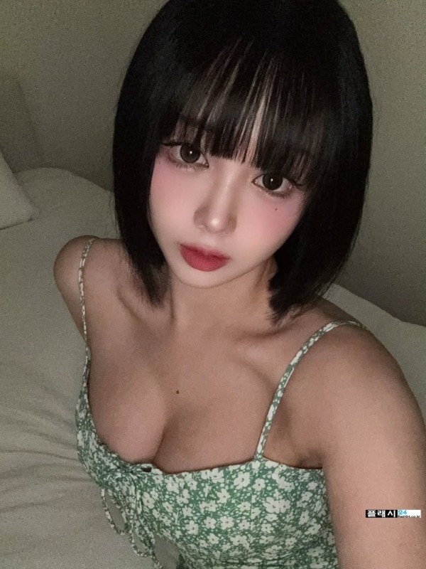 야릇한 옷차림 정다별이 이미지 5