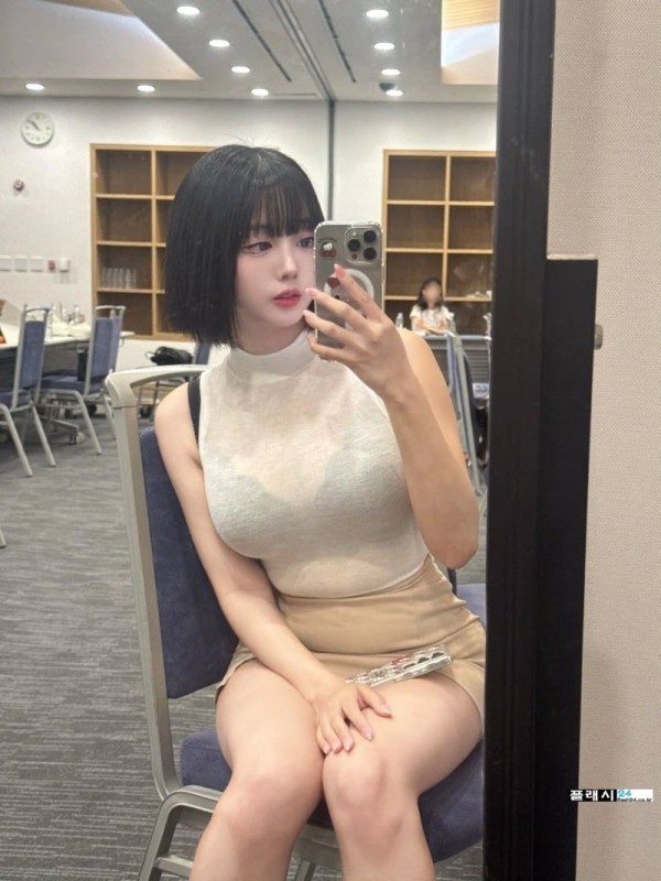 야릇한 옷차림 정다별이 이미지 6