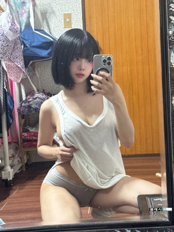 야릇한 옷차림 정다별이 이미지 12