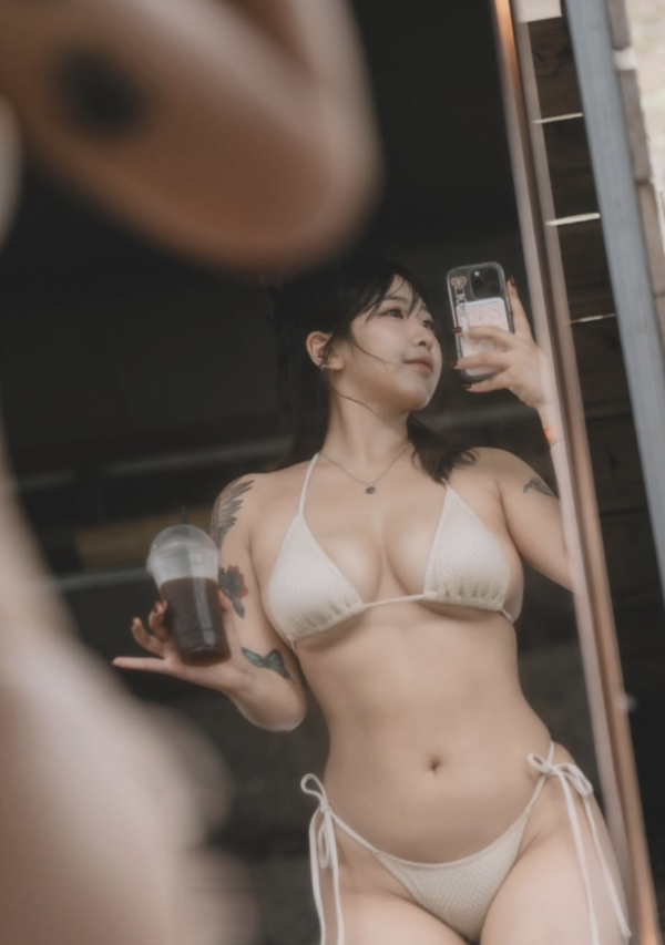 정예린의 바캉스·워터밤·풀파티 이미지 1
