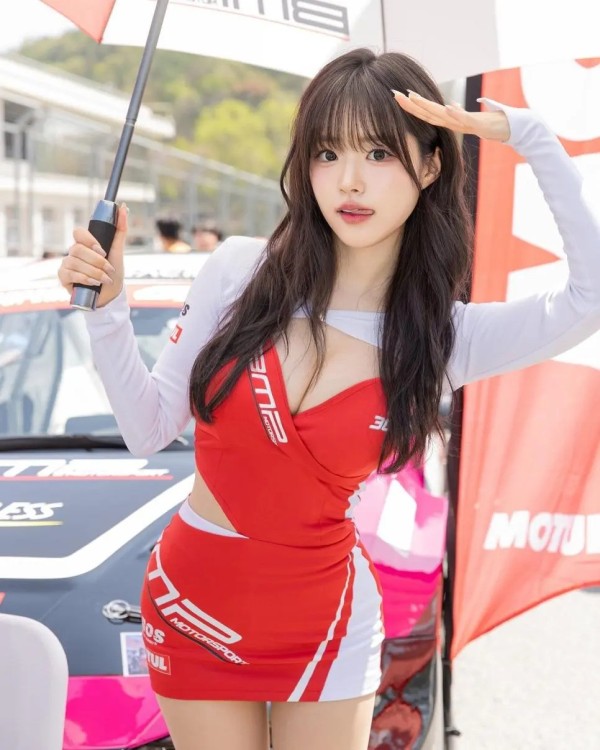 레이싱모델 홍딩굴 외모가 대박이네요 이미지 5