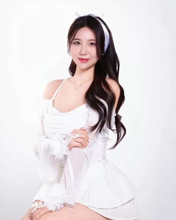 가슴이 무려 E 컵이라는 치어리더 김현영 이미지 4