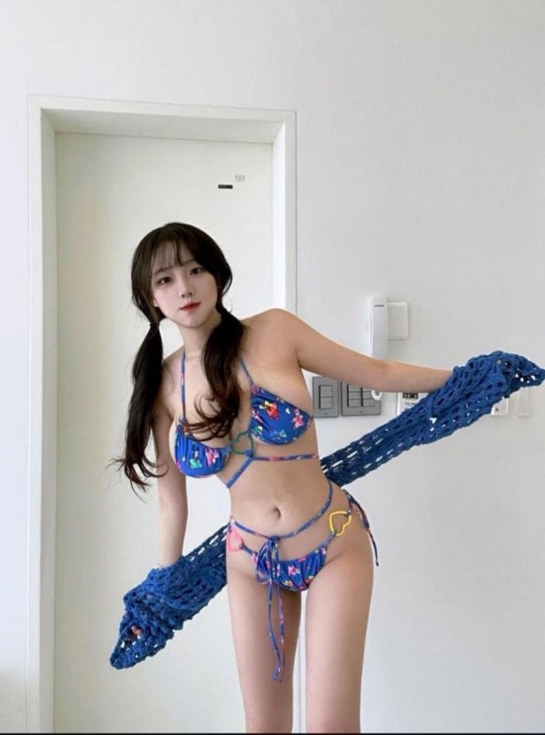비키니가 모자라는 기무세딘 이미지 3