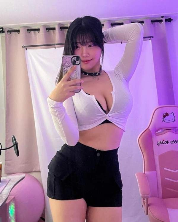 잘나가는 인플루언서의 일상생활 이미지 2